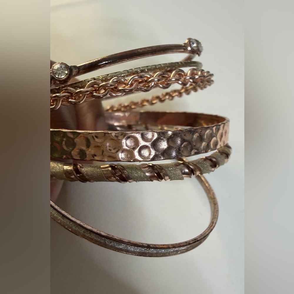 Elegant Rose Gold and Silver Bangle Set - Picture 3 of 10